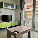 White Residence Apartment - Green