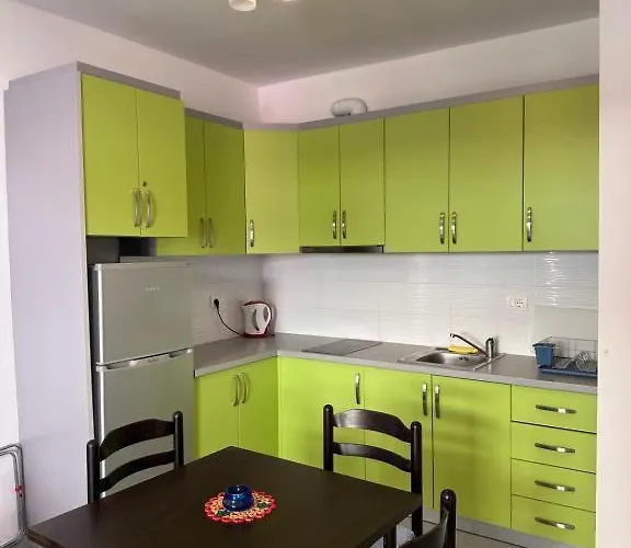 White Residence Apartment - Green