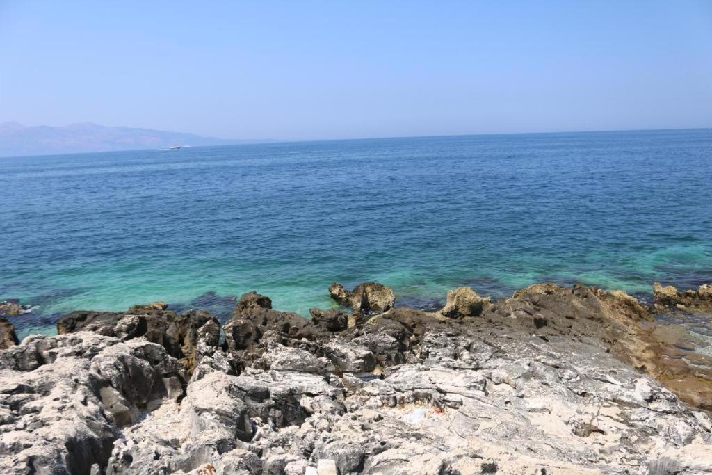 White - Saranda